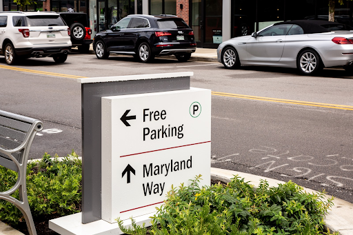 Clear Wayfinding Signs for Seamless Navigation: Expert Design and Custom Solutions
